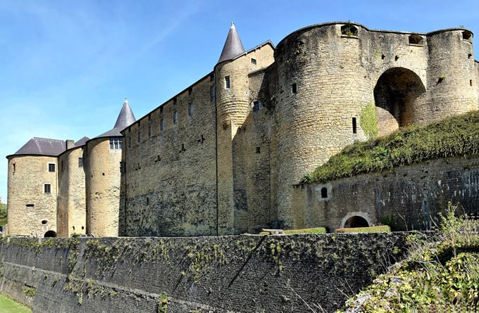 Sedan (Ardennes) - Le château fort - Vue depuis le Bastion des Dames Sedan (Ardennes) - Le château fort - Vue depuis le Bastion des Dames