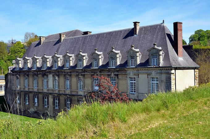 Sedan (Ardennes) - Le château-bas ou Palais des Princes Sedan (Ardennes) - Le château-bas ou Palais des Princes