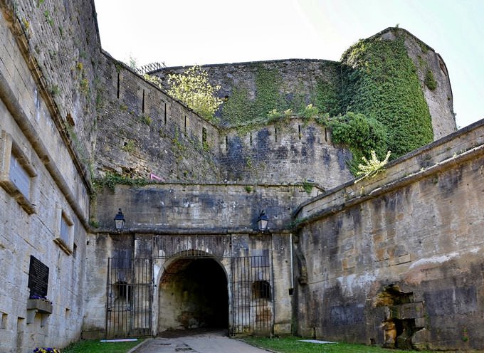 Sedan (Ardennes) - Le château fort - Entrée Sedan (Ardennes) - Le château fort - Entrée