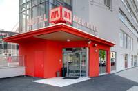 Отель Meininger Hotel Salzburg City Center