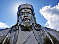Статуя Чингисхана в Цонжин-Болдоге 