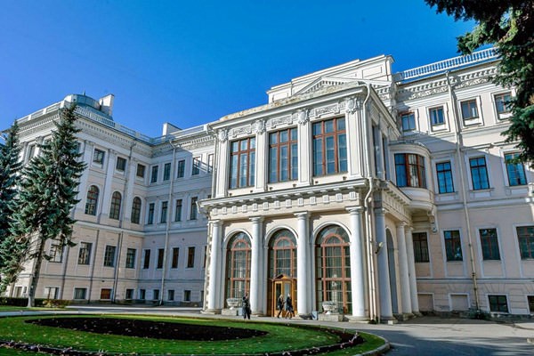 Аничков дворец, Россия