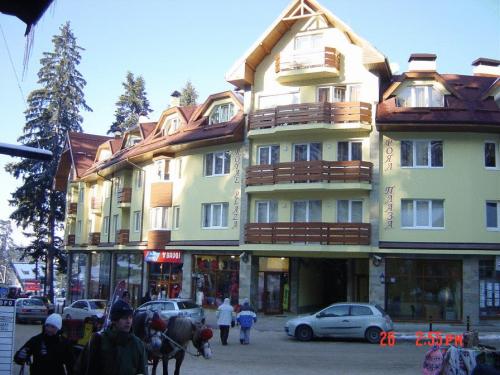 Hotel TES Royal Plaza and Iglika Apartments