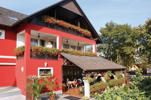 Hotel Korona Pension and Restaurant