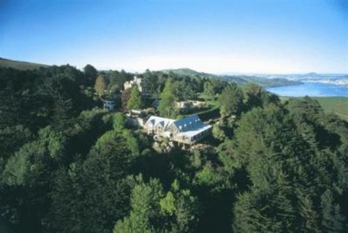 Отель Larnach Lodge